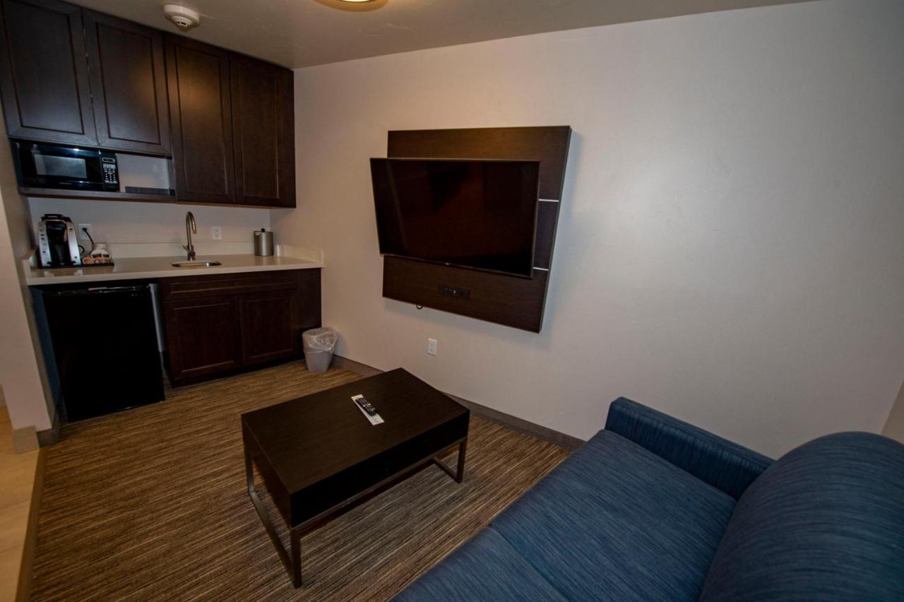 Holiday Inn Express & Suites - Colorado Springs Afa Northgate By Ihg Phòng bức ảnh