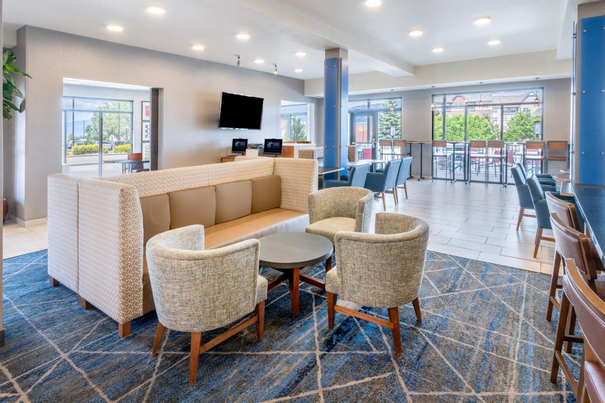 Holiday Inn Express & Suites - Colorado Springs Afa Northgate By Ihg Ngoại thất bức ảnh