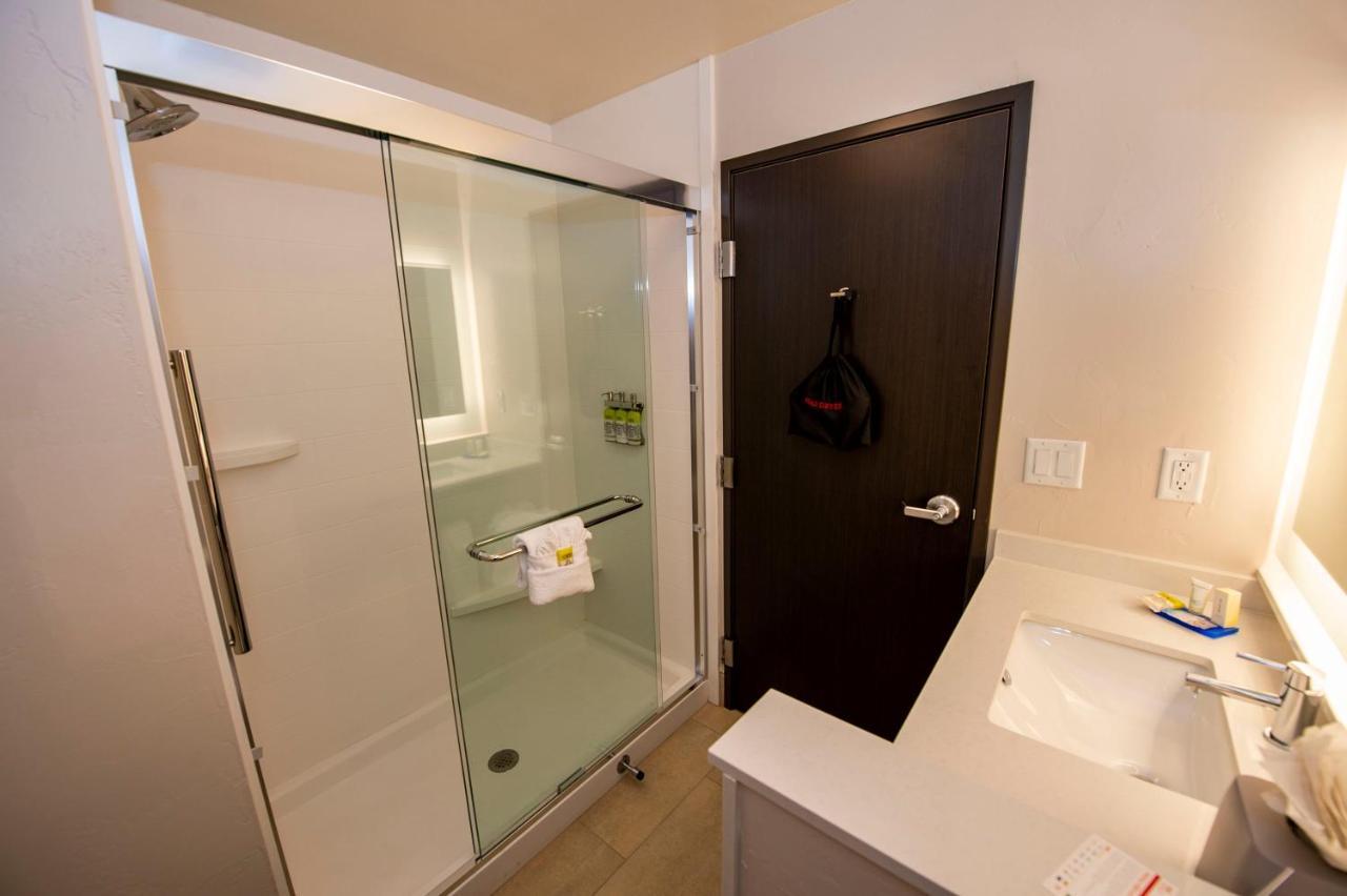 Holiday Inn Express & Suites - Colorado Springs Afa Northgate By Ihg Phòng bức ảnh