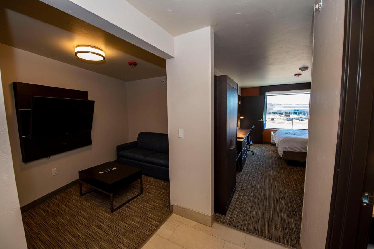 Holiday Inn Express & Suites - Colorado Springs Afa Northgate By Ihg Phòng bức ảnh